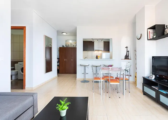 Paradise アパート アデヘ